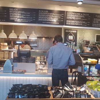 Summer House - Simple and Clean feel...even in such a rush of an airport. - Burgers Near Me - Chicago, Illinois Summer House - Simple and Clean feel...even in such a rush of an airport. - Burgers Near Me - Chicago, Illinois