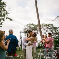 Tiki Moon Villas- Vacation Rentals Hawaii - Large grass area for ceremony and ocean backdrop