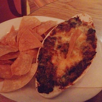 Damon's Steak House - Baked spinach and artichoke dip. It's tasty, but stinky! Others also commented on the pungent aroma! - Steakhouses Near Me - Glendale, California