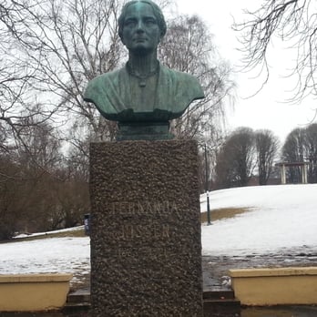 Torshovparken - Bysten av Fernanda Nissen ble reist i 1931. - Parks Near Me - Oslo, 03