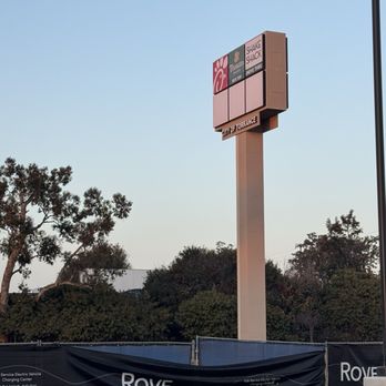 Shake Shack Torrance - Sign seen by freeway - Fast Food Near Me - Los Angeles, California Shake Shack Torrance - Sign seen by freeway - Fast Food Near Me - Los Angeles, California