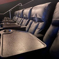 Maya Bakersfield 16 - Comfy seats