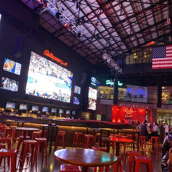 Budweiser Brew House - Sports Bars Near Me - Saint Louis, Missouri