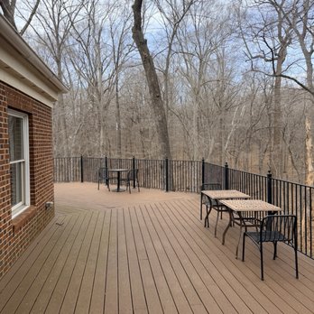 Florence Elston Inn - Porch / Sitting Area off of The Lounge - Hotels Near Me - Amherst, Virginia Florence Elston Inn - Porch / Sitting Area off of The Lounge - Hotels Near Me - Amherst, Virginia