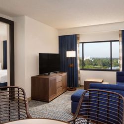 DoubleTree Suites by Hilton Orlando - Disney Springs Area - Guest room amenity