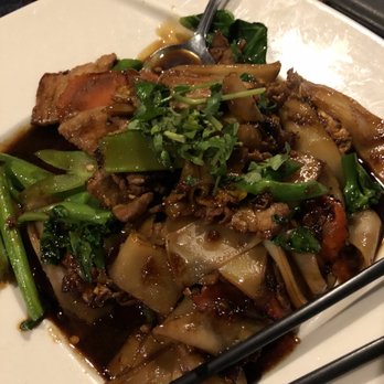 On's Thai Kitchen - Pad See Ew with Beef. Excellent. Deep, smoky flavors. - Thai Near Me - Saint Paul, Minnesota On's Thai Kitchen - Pad See Ew with Beef. Excellent. Deep, smoky flavors. - Thai Near Me - Saint Paul, Minnesota