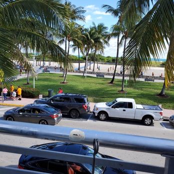 Wet Willie's - 2nd floor view... beautiful day... - Lounges Near Me - Miami Beach, Florida