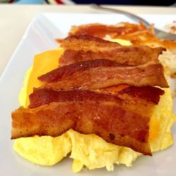 Eddy's Cafe - Scrambled eggs and bacon