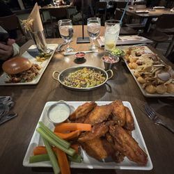 Desert Lounge + Grill - Wings