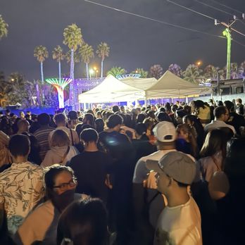 Christmas Wonderland - Crowded entrance due low administrative efficiency. - Festivals Near Me - Olympia Heights, Florida