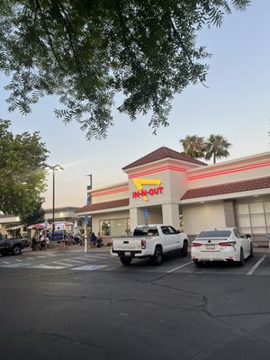 In-N-Out Burger by null