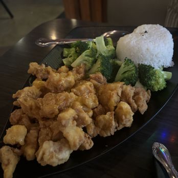 Plumeria - Tangerine with Crispy Chicken (GF) - Thai Near Me - San Diego, California