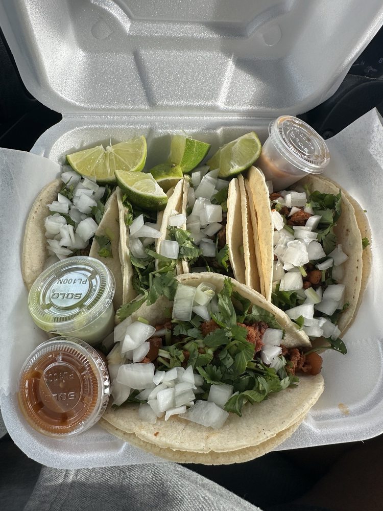 Tienda Mexicana Los Amigos Logo