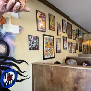Martolli's Hand Tossed Pizza - Art - Pizza Near Me - Ashland, Oregon