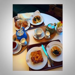 Patisserie Valerie - Lovely place for meeting friends or snacks..
