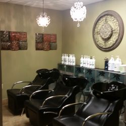 NouriTress Salon & Hair Clinic - NouriTress Salon Shampoo area