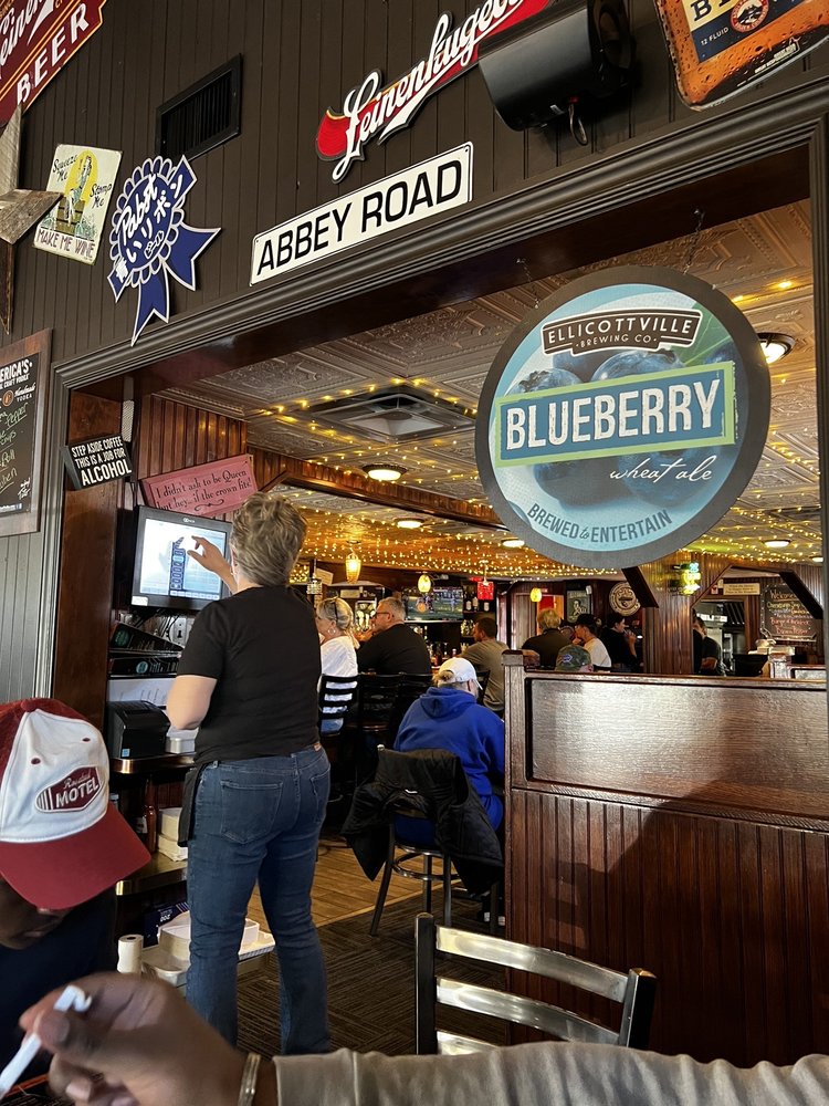 Grovers Bar & Grill