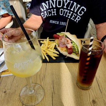 A Deriva - Special hot dog, Limoncello Spritz and a Long Island Iced Tea. - Cafes Near Me - Nazaré, 10