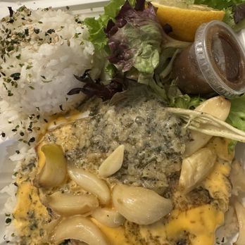 Upscale Hawaii - Signature ahi plate with bomb sauce - Diners Near Me - Honolulu, Hawaii
