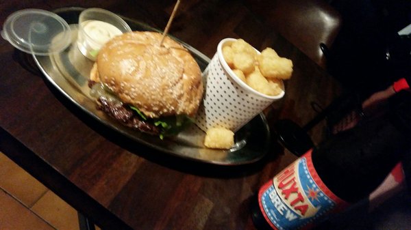 Huxtaburger Collingwood by null