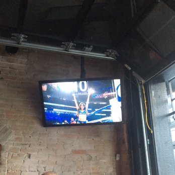 Malone's Taphouse - Sports Bars Near Me - Vancouver, British Columbia