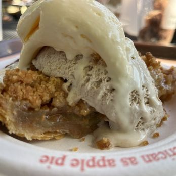 Julian Pie Company - Apple pie a la mode - Bakeries Near Me - Julian, California Julian Pie Company - Apple pie a la mode - Bakeries Near Me - Julian, California