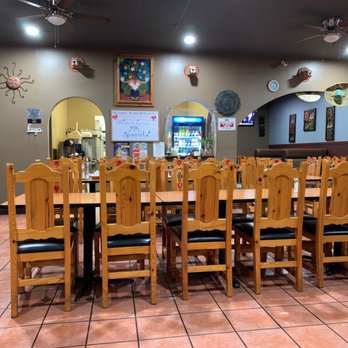 Carlitos Diner - Dining Area - American Near Me - Fountain Valley, California