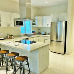 James Grey Interiors - Paradise Vistas Abound, Awe-Inspiring, Heavenly Home (2019)