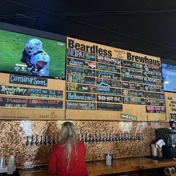 Beardless Brewhaus - Beer wall - Brewpubs Near Me - Milton, Florida