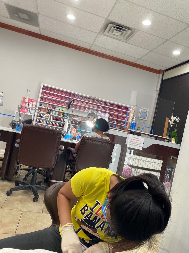 HYDE PARK NAILS SALON Updated July 2024 34 Photos & 62 Reviews