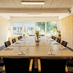 The Team Building - Vergaderzaal: Pol room