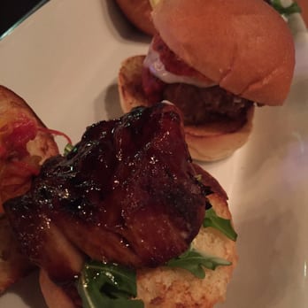 360 Rooftop Bar - Sliders. - Lounges Near Me - St. Louis, Missouri