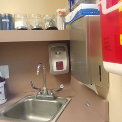 Sea Mar Vancouver Fourth Plain Medical Clinic - Sink & supplies