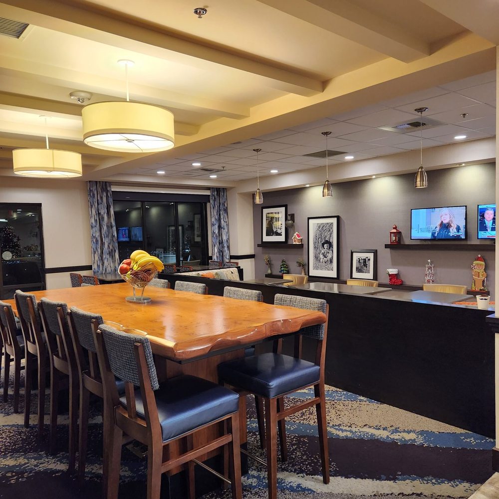 Hampton Inn Lewiston - Dining area and lobby. - Hotels Near Me - Lewiston, Idaho Hampton Inn Lewiston - Dining area and lobby. - Hotels Near Me - Lewiston, Idaho