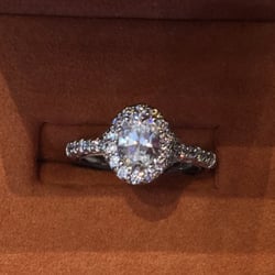 Emerald Lady Jewelry - This is the beautiful Verragio Classic V908 Oval Halo!