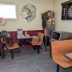 The Purple Indian - Games and decor
