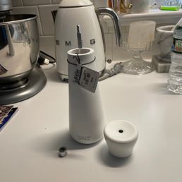 Defective Williams Sonoma salt mill...good value at $49.95...so good they refuse to stand behind their lousy product!