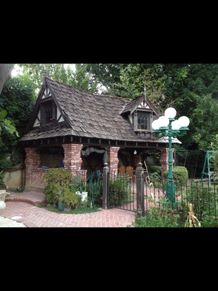 Slide of Selah Roofing 