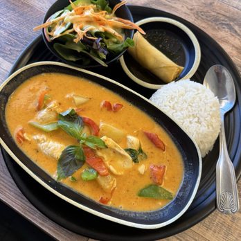 Kin Dee Thai - Pineapple curry lunch special - Thai Near Me - Las Vegas, Nevada