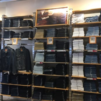 Levi’s Outlet Store - Great selection of jeans - Women's Clothing Near Me - Lake Elsinore, California