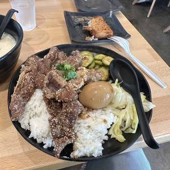 Yi Mei - Pork chop rice plate - Taiwanese Near Me - San Gabriel, California Yi Mei - Pork chop rice plate - Taiwanese Near Me - San Gabriel, California