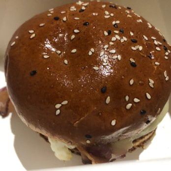 Gordon Ramsay Burger Las Vegas - Farmhouse burger, top view. - Burgers Near Me - Las Vegas, Nevada