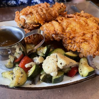 Linn's Restaurant - Fried Chicken - American Near Me - Cambria, California