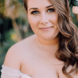 Kat Louis Makeup Artist - Eyelashes and wavy locks made the perfect statement.