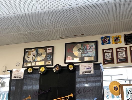 Peaches Records by null