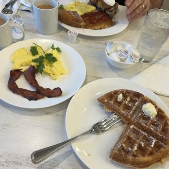 Angelinas Diner - Yum - Diners Near Me - Ormond Beach, Florida