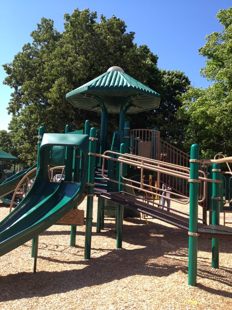 Hollis Playground Logo