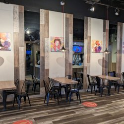 CoCo Fresh Tea & Juice - Interior. It's nice that seating is back.