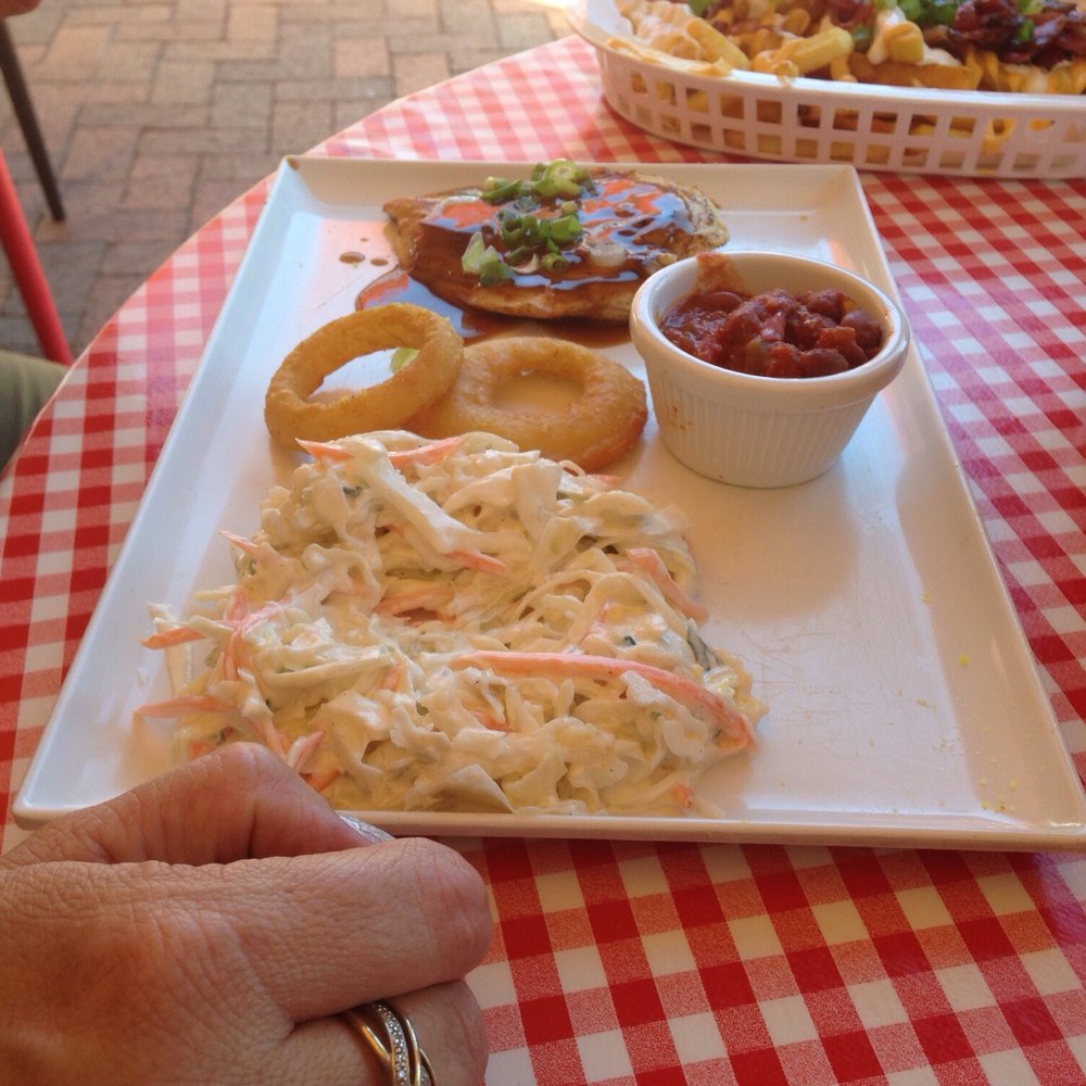 Roasties American BBQ - Southern style chicken and coleslaw - American Near Me - Wellington Point, QLD