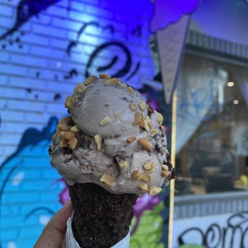 Midtown Creamery - Oreo cone, cookie ice cream and nuts - Desserts Near Me - Miami, Florida Midtown Creamery - Oreo cone, cookie ice cream and nuts - Desserts Near Me - Miami, Florida